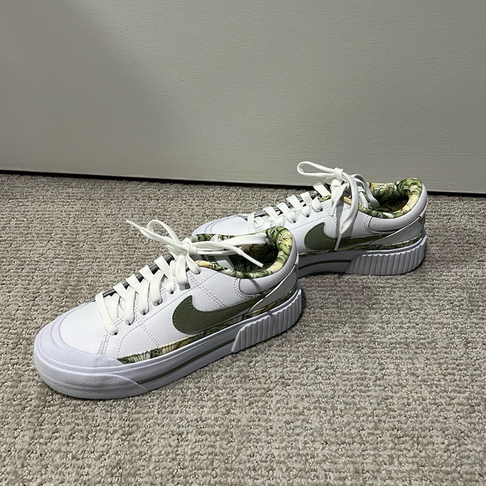Nike Green and White Sneakers for Everyday Comfort